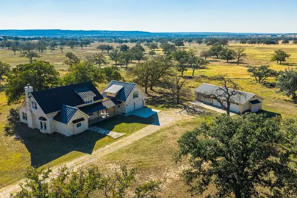 250 Morris Tivydale Rd, Fredericksburg, TX 78624