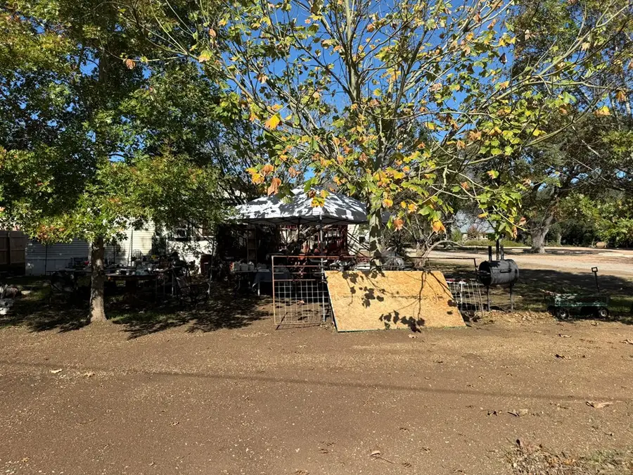 632 Academy St, Blanco, TX 78606 - Image #2