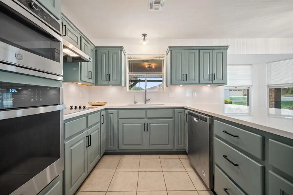 216 Edgewood Dr, Fredericksburg, TX 78624 - Image #1