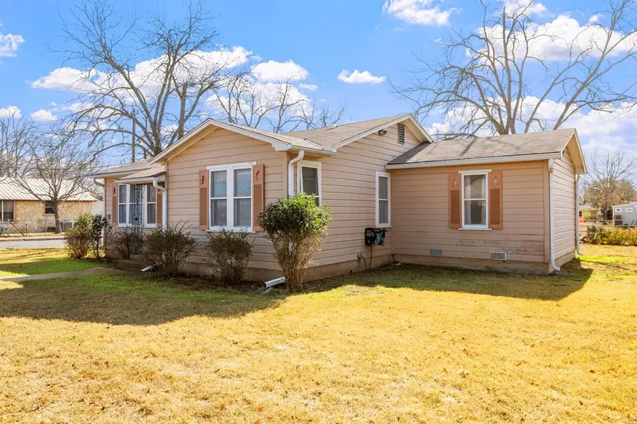 811 Franklin, Fredericksburg, TX 78624 - Image #3