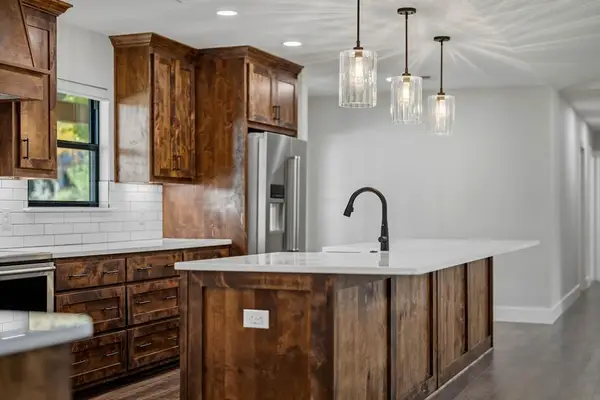 2404 W Commerce St, San Saba, TX 76869