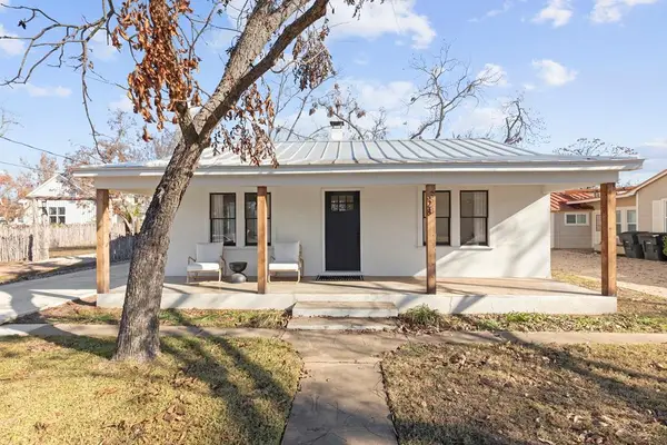328 W Morse St, Fredericksburg, TX 78624