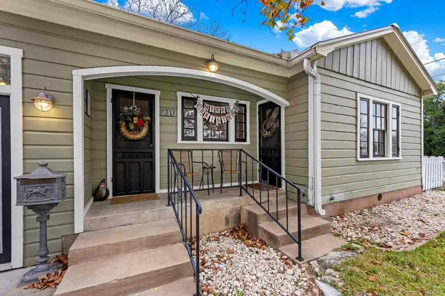 210 N Acorn St, Fredericksburg, TX 78624 - Image #3