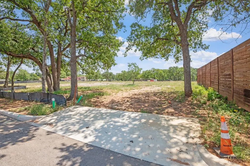 1009 W Travis St, Fredericksburg, TX 78624 - #1