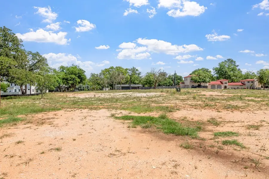 1009 W Travis St, Fredericksburg, TX 78624 - #3