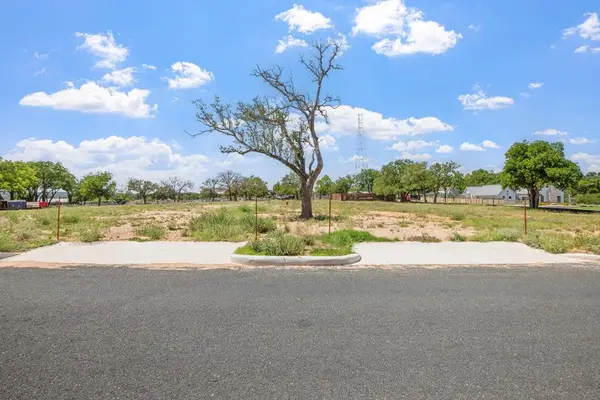 218 Woodcrest, Fredericksburg, TX 78624