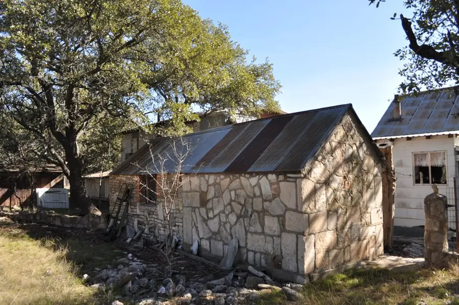 371 Kimble Oaks Dr, Harper, TX 78631 - Image #3