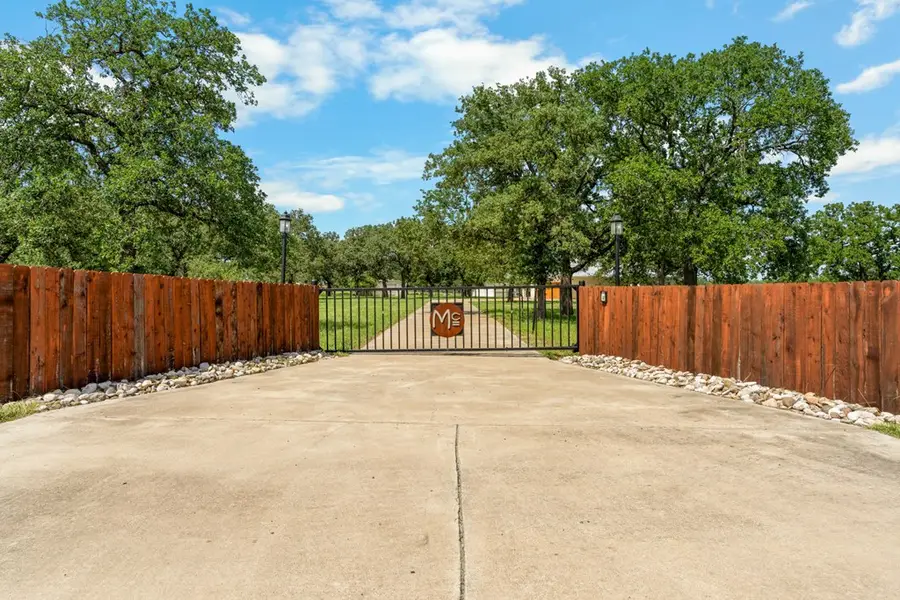 888 Big Bend Ln, Fredericksburg, TX 78624 - Image #2