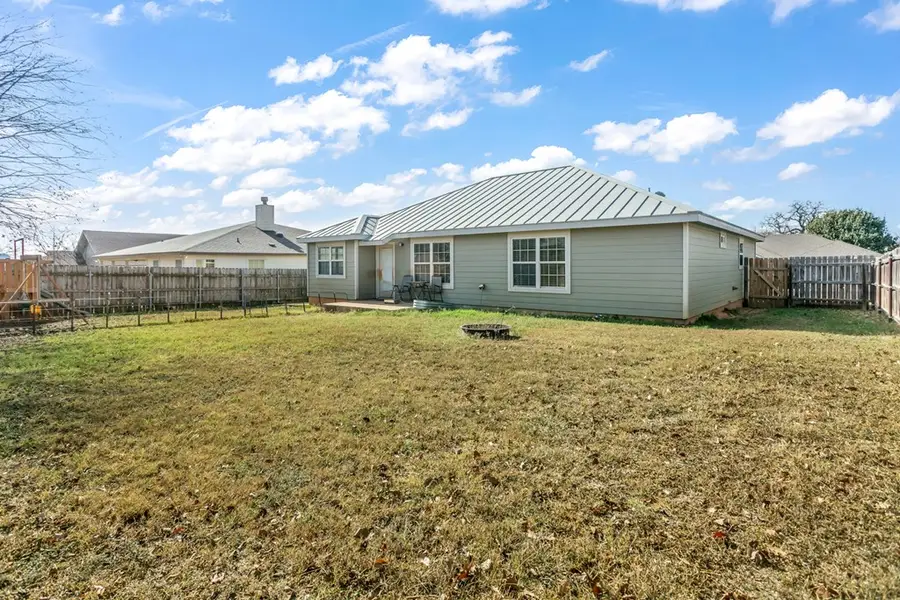211 Green Oaks Loop, Fredericksburg, TX 78624 - Image #2