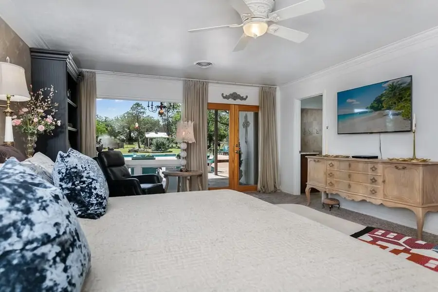 702 S Eagle St, Fredericksburg, TX 78624 - #2