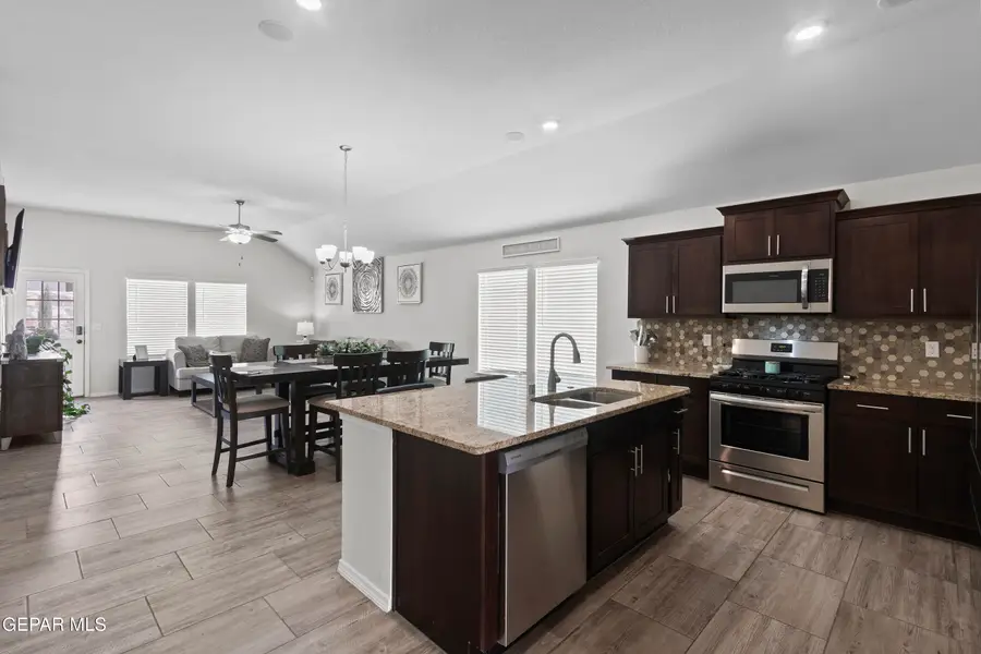 1048 Summer Lake Street, Horizon City, TX 79928 - #3