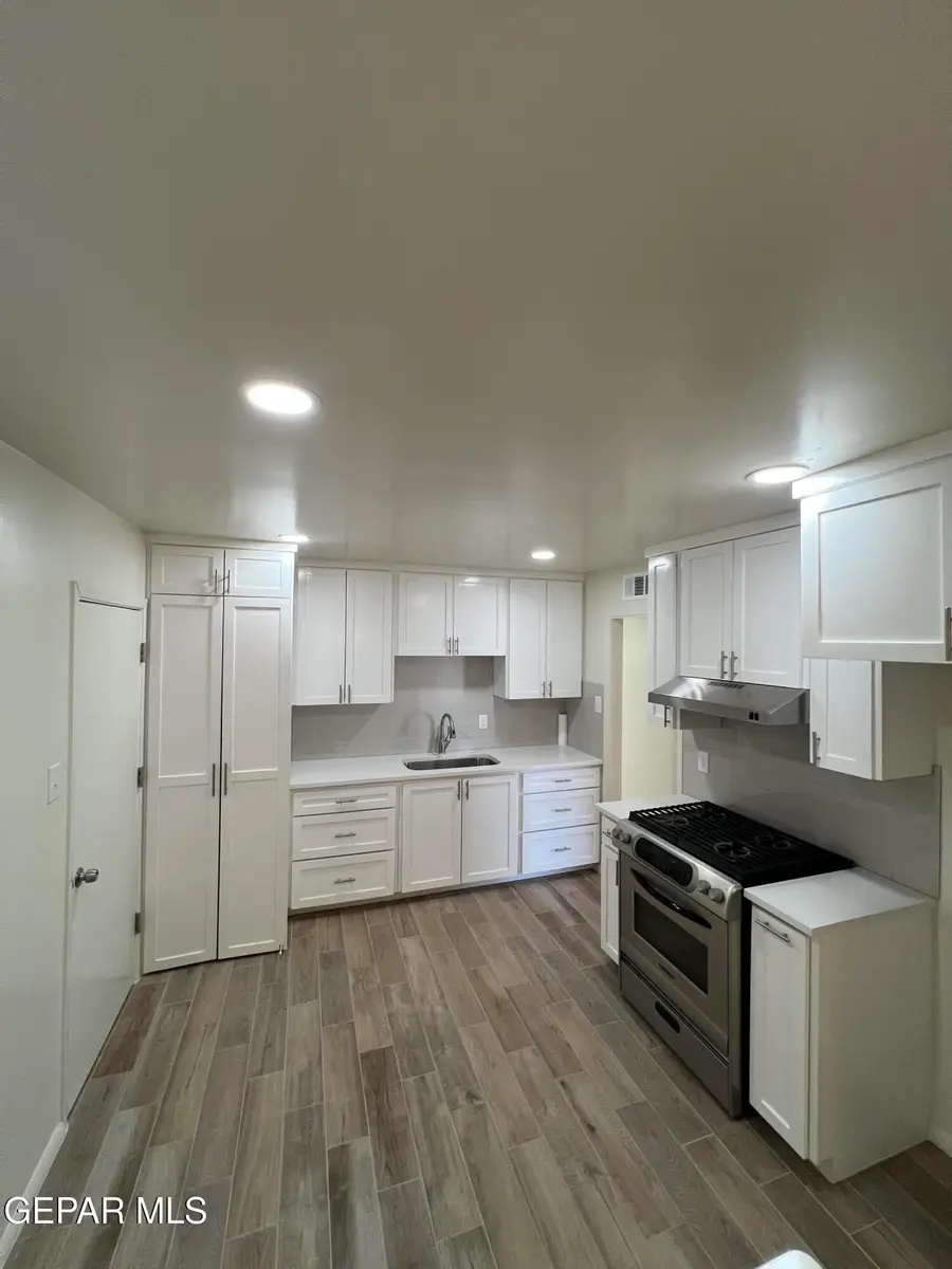 6044 Cabrillo Drive, El Paso, TX 79912 - Image #3