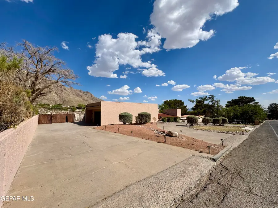 920 Thunderbird Drive, El Paso, TX 79912 - Image #3