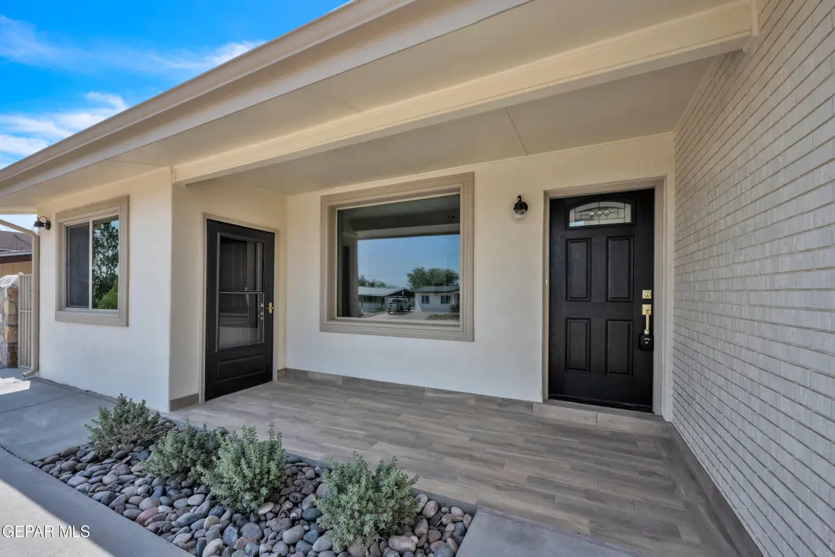 420 De Leon Drive, El Paso, TX 79912 - Image #1