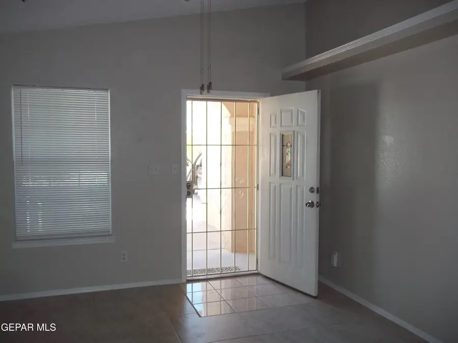 9996 Laurie Jo Lane, El Paso, TX 79927 - Image #2