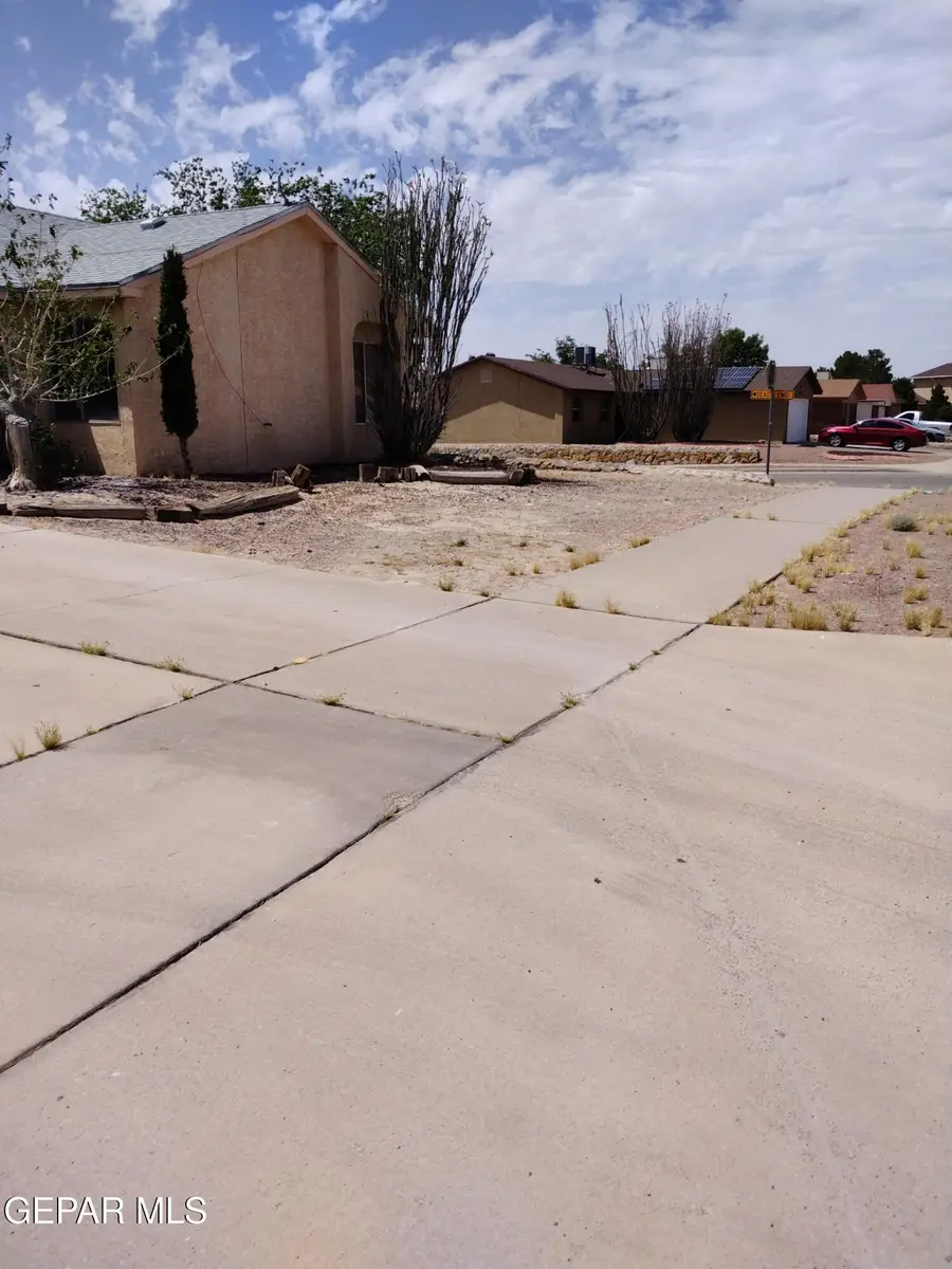 1129 Southwestern Drive, El Paso, TX 79912 - #3