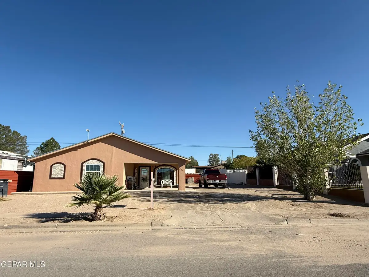 724 Mesa Ridge Dr, Fabens, TX 79838 - #1