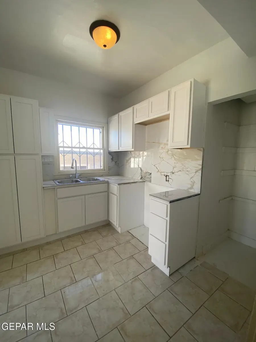 1907 Grandview Avenue, El Paso, TX 79902 - Image #2