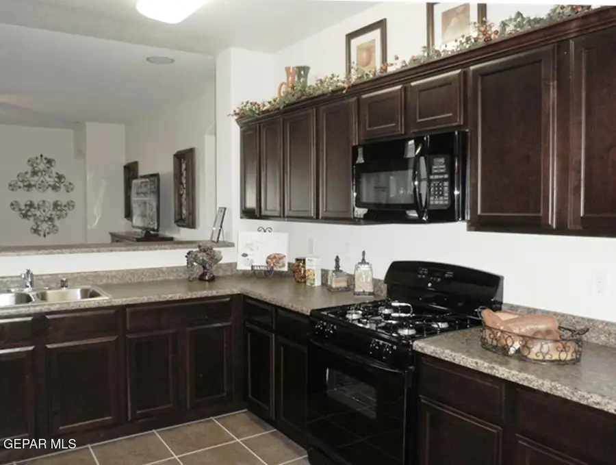 10721 Michael Irvin Street, El Paso, TX 79924 - Image #3