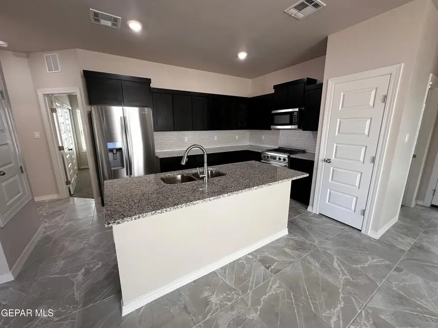 729 Paseo Del Agua Street, Horizon City, TX 79928 - Image #2