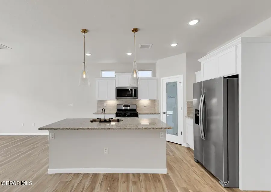 936 Aqueduct Avenue, El Paso, TX 79932 - Image #2