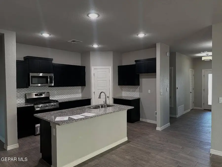 740 Plains Blackfoot Drive, Socorro, TX 79927 - Image #2