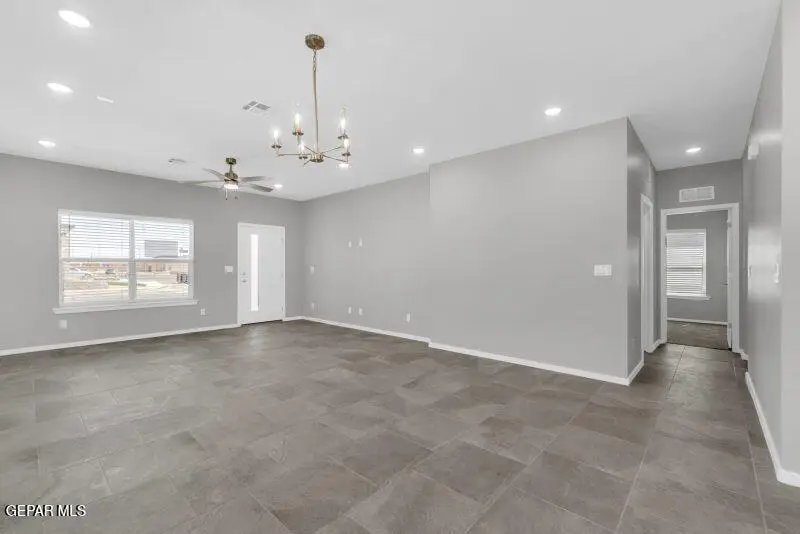 433 Davi's Greenwood Court, Vinton, TX 79821 - Image #3