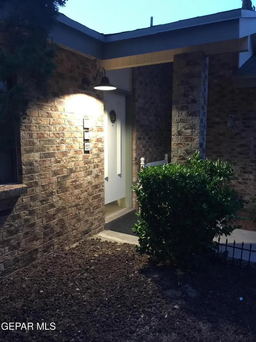 729 Martha Gale Drive, El Paso, TX 79912 - #2