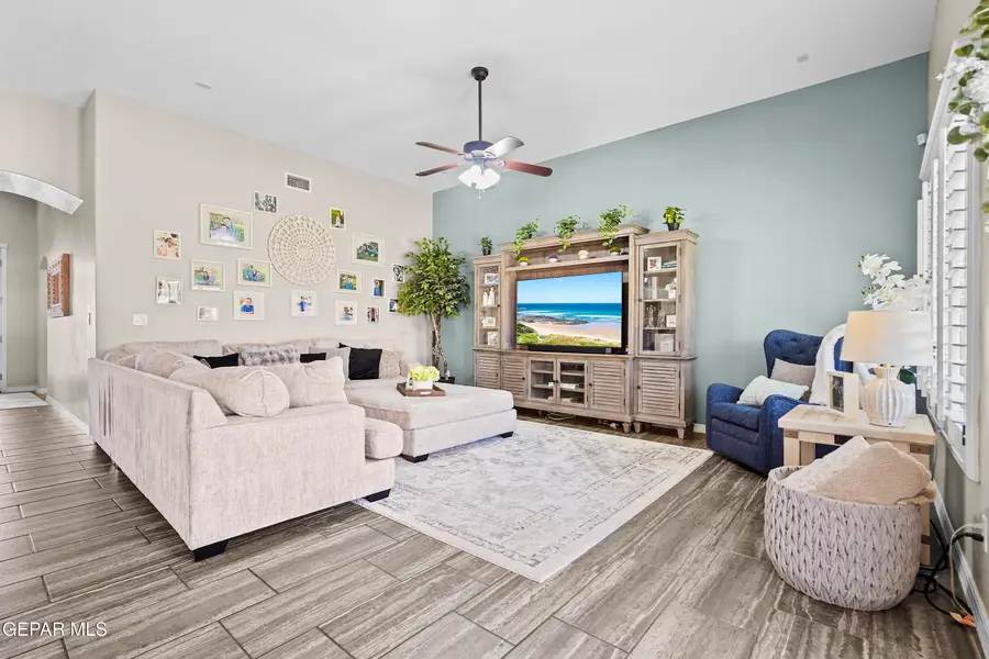 7880 Enchanted View Drive, El Paso, TX 79911 - Image #2