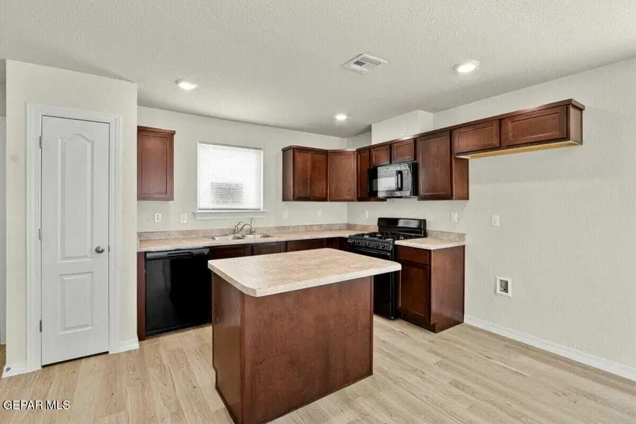 14352 Star Cactus Avenue, Horizon City, TX 79928 - Image #2