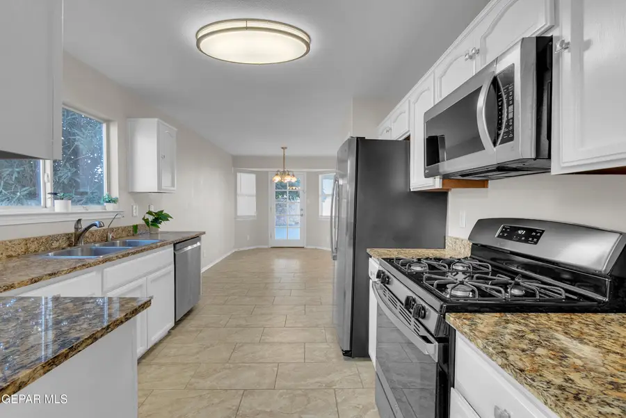 424 Cactus Crossing Dr, Horizon City, TX 79928 - Image #3