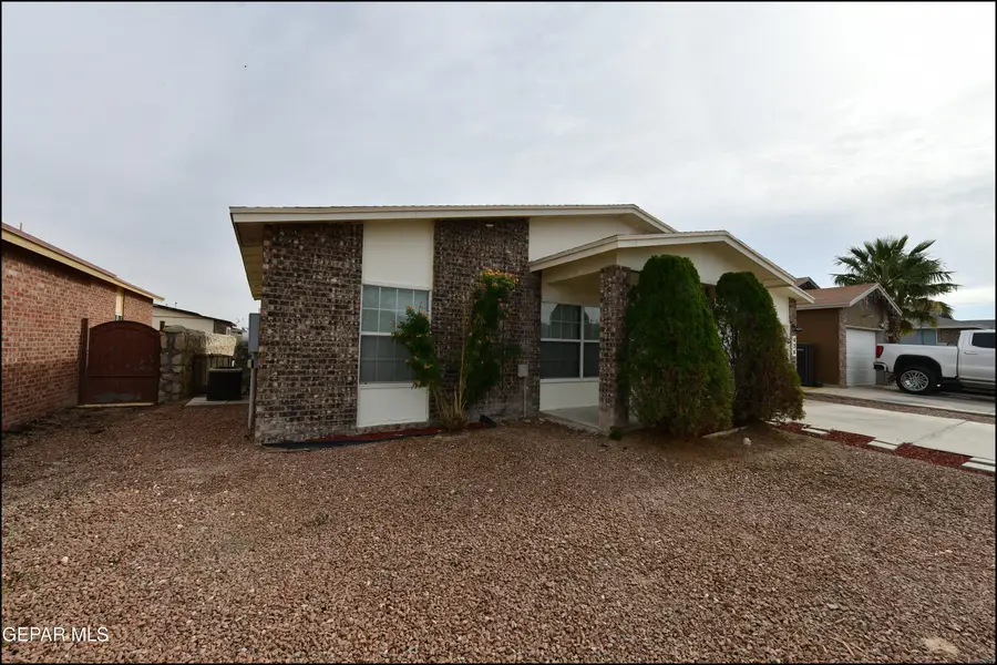 636 Valle De Bravo Place, Horizon City, TX 79928 - Image #2