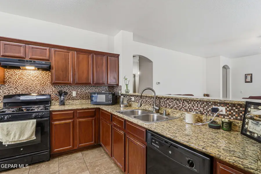 13135 Kestrel Avenue, El Paso, TX 79928 - #3