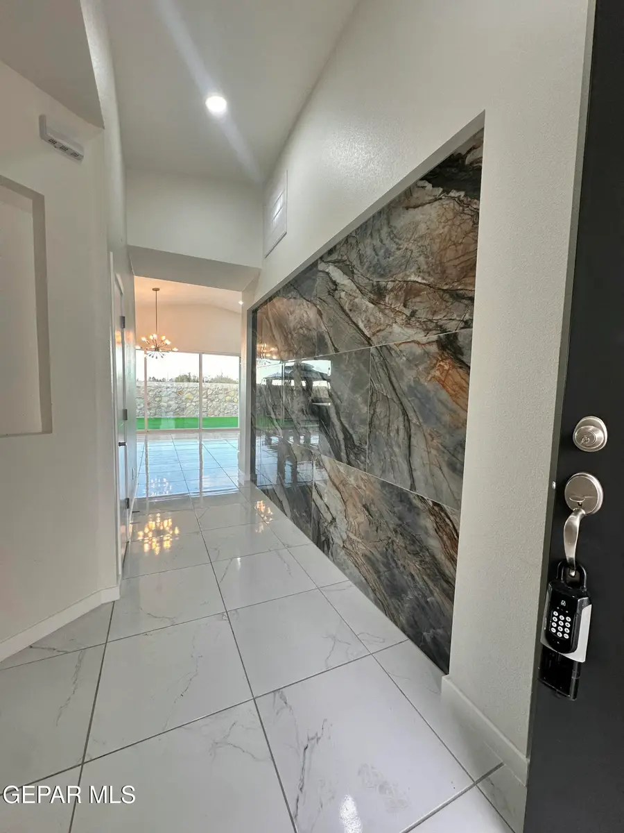 457 Santiago Munos Street, Vinton, TX 79821 - Image #3