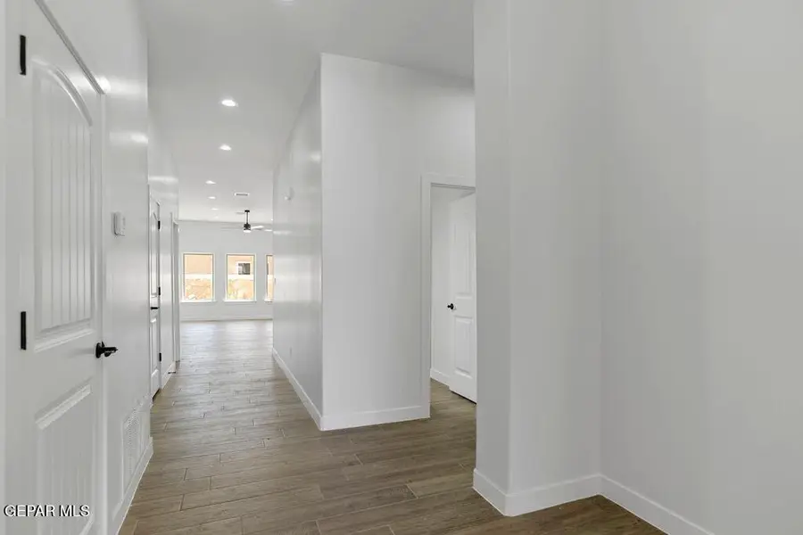 1112 Steel Hill Avenue, Santa Teresa, NM 88008 - Image #2