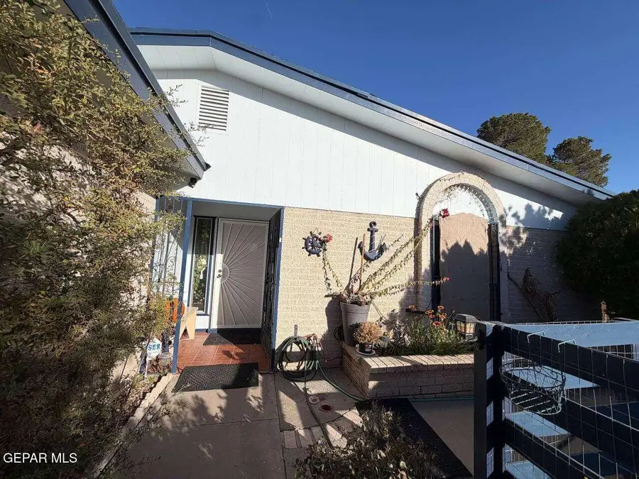 7043 Glendora Lane, El Paso, TX 79912 - Image #2