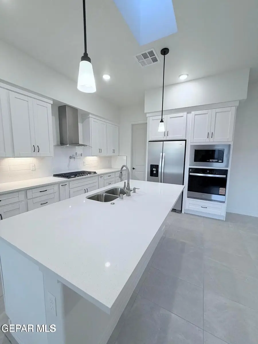 821 Fairford Place, El Paso, TX 79928 - #2