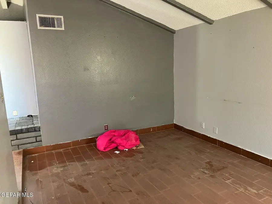 804 Centennial Drive, El Paso, TX 79912 - #3