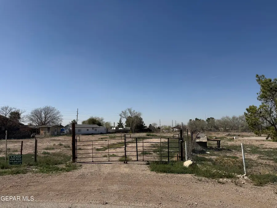 681 Santa Gertrudes Drive, Socorro, TX 79927 - #2