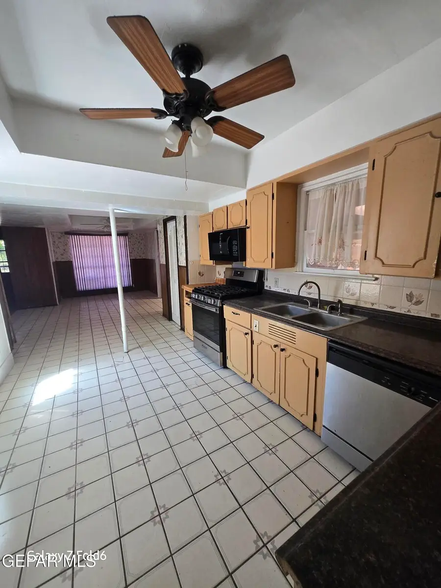 345 Buena Vista Street, El Paso, TX 79905 - #3