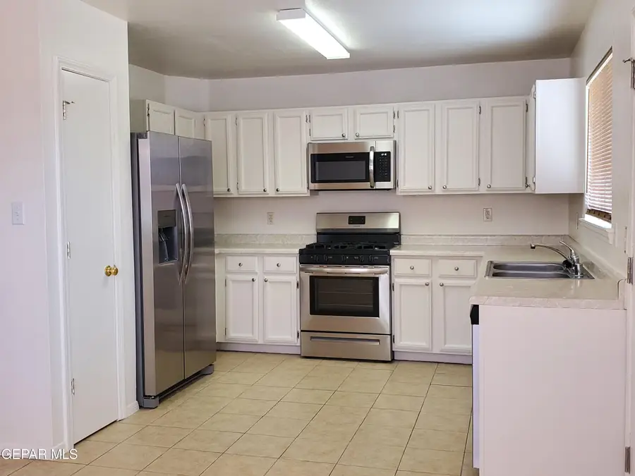 2416 Tierra Humeda Drive, El Paso, TX 79938 - #3