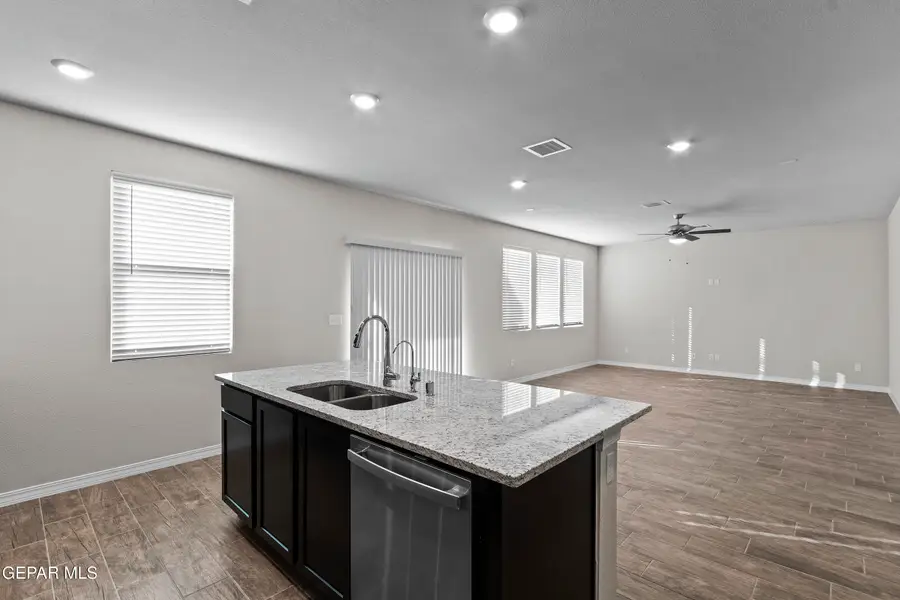 321 Emerald Earth Lane, Horizon City, TX 79928 - #2