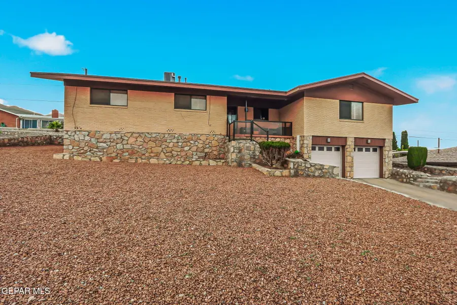 3307 Moonlight Avenue, El Paso, TX 79904 - #3