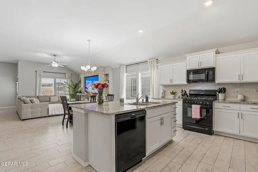 364 Deserts Drive, Socorro, TX 79927 - #2