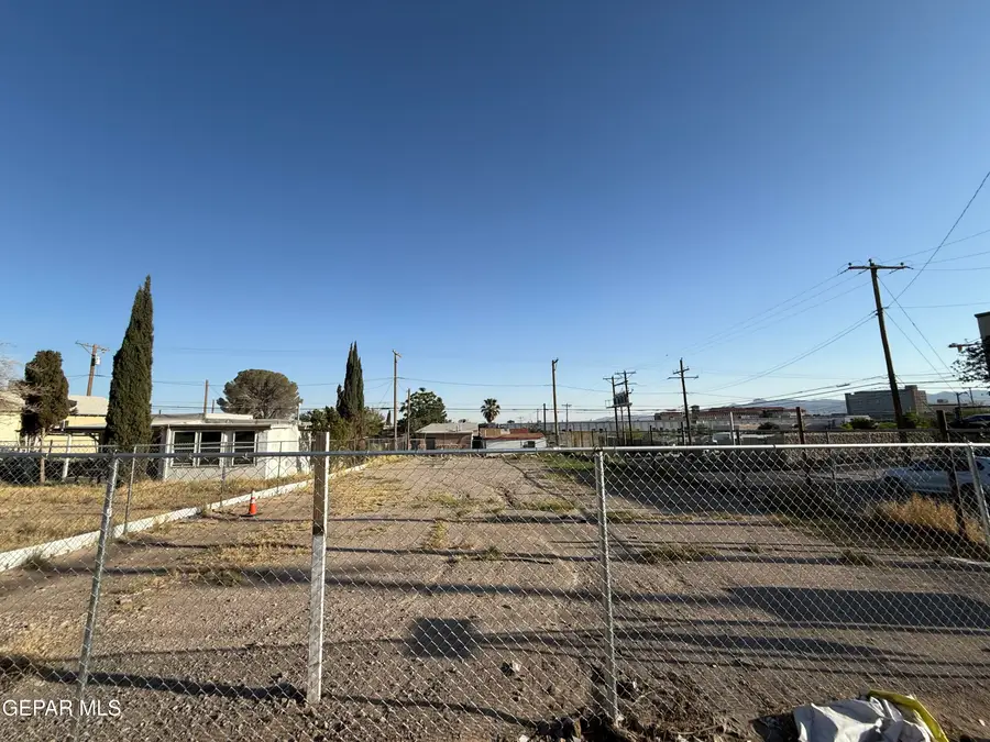 5300 Gateway Boulevard E, El Paso, TX 79905 - #3