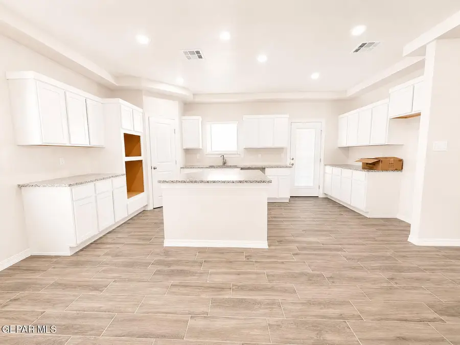 918 Andrew Arroyos, Socorro, TX 79927 - #3