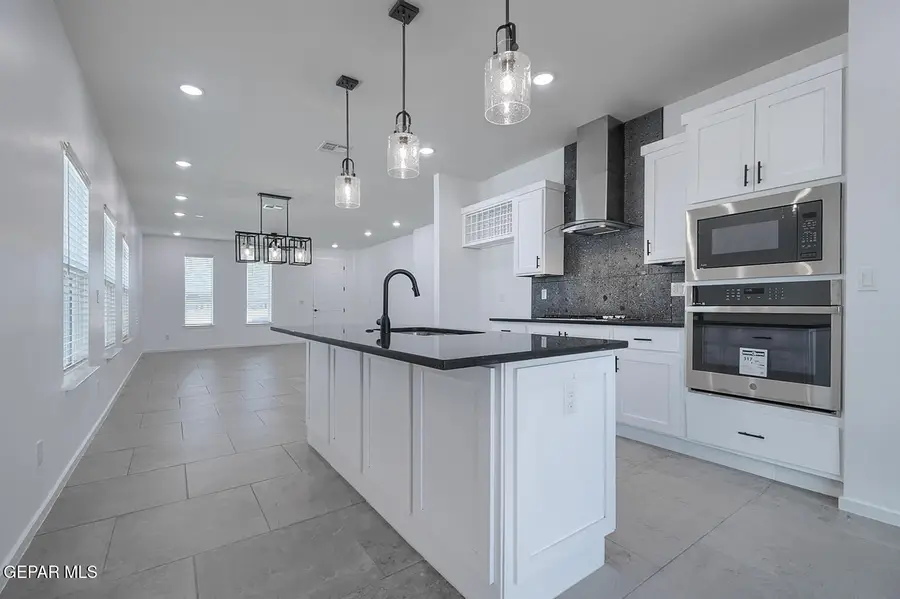 13872 Carolina Ponce Avenue, Horizon City, TX 79928 - #3