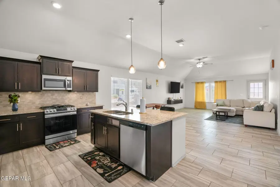 1017 Summer House Street, Horizon City, TX 79928 - #3