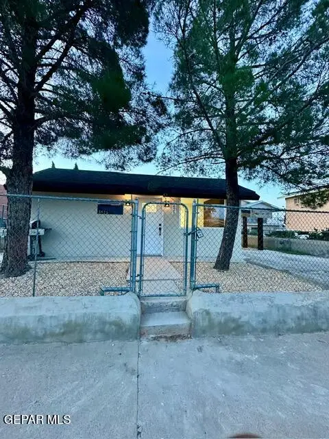 3825 Pierce Avenue, El Paso, TX 79930