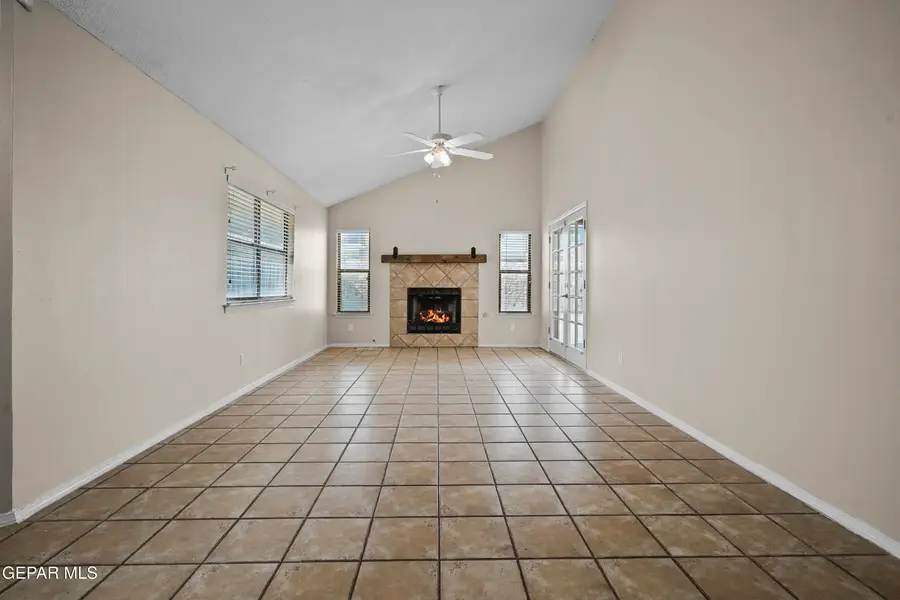 4405 Loma Hermosa Drive, El Paso, TX 79934 - #2